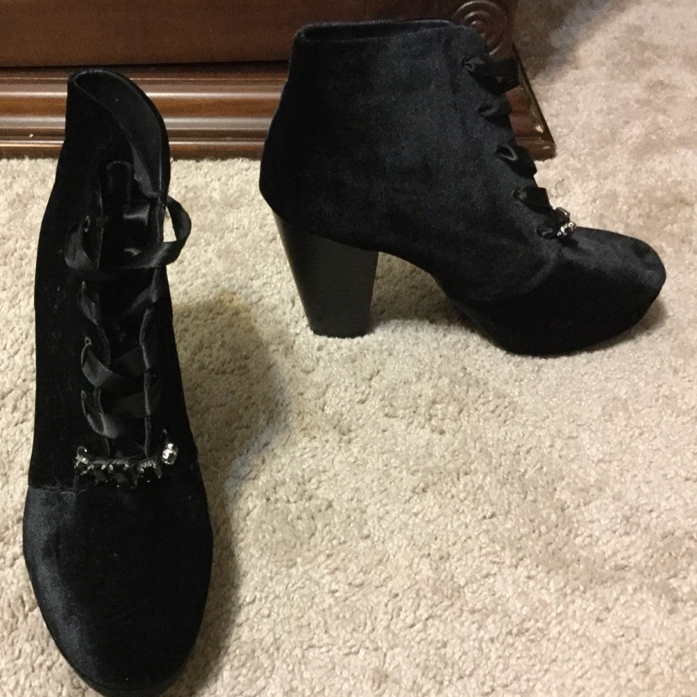 8 1/2 velvet booties with silky ribbon and jems